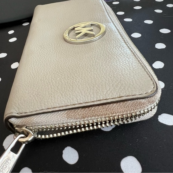 Michael Kors Pebbled Leather Gray Zip Around Wallet - Picture 2 of 5